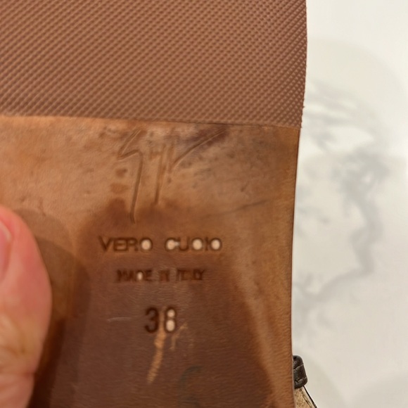 GIUSEPPEZANOTTI.COM

Giuseppe Zanotti sandals very good condition. - Picture 9 of 9